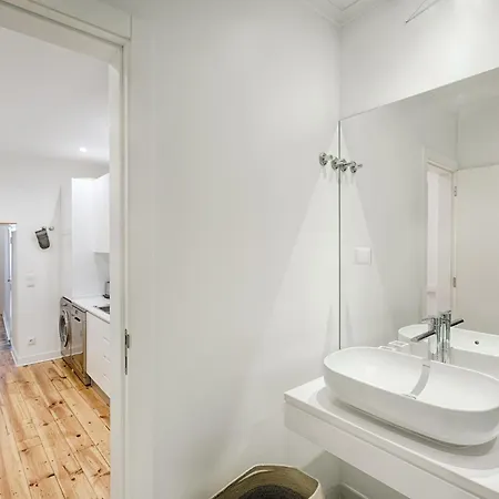 Appartement Architectural Gem In Bica