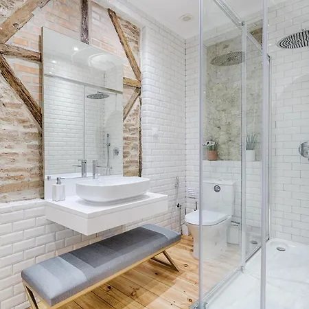 Architectural Gem In Bica Lisboa