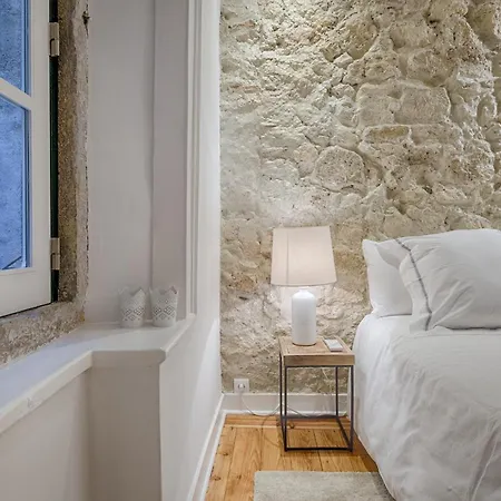 Appartement Architectural Gem In Bica *