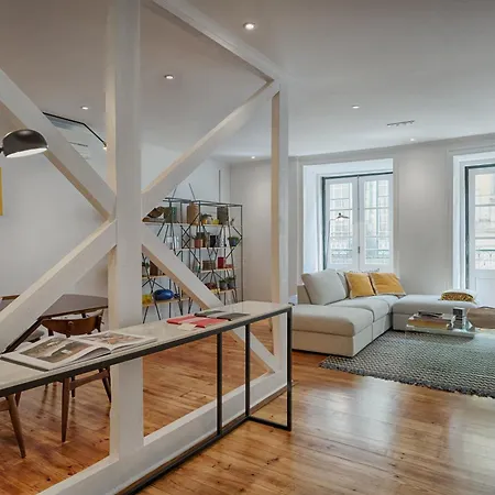 Architectural Gem In Bica Apartment
