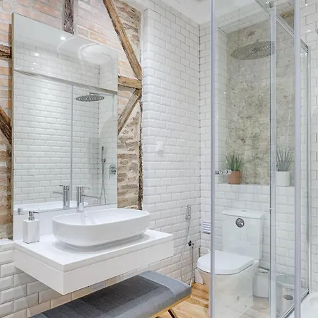 Architectural Gem In Bica Apartamento