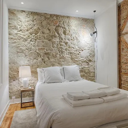 Architectural Gem In Bica Apartamento